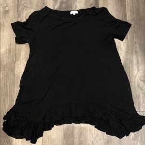 Black ruffled piko tee